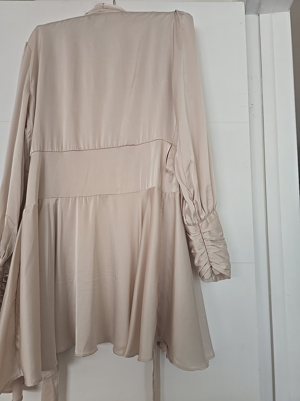 C.I.E.N. Champagne Satin Faux Wrap Mini Dress Size M Long Ruched Sleeve V-Neck - Picture 12 of 16